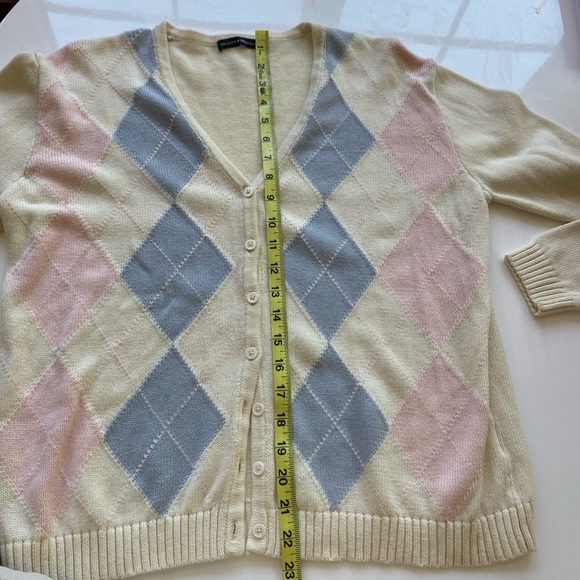 Brandy Melville Cream and Pink V-Neck Argyle Cardigan Sweater - Picture 4 of 5